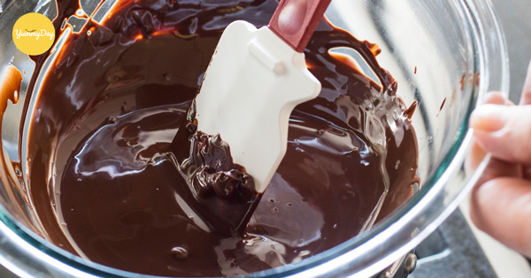 Tan chảy thỏi socola
