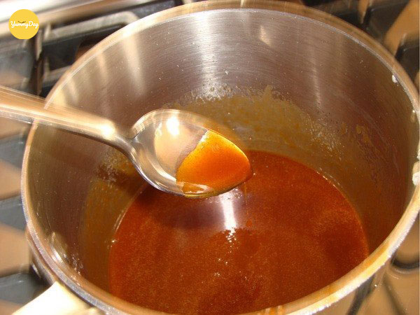 Caramel ngả màu cánh gián là đạt yêu cầu