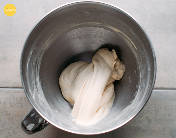 Nhào bột thật đều tay