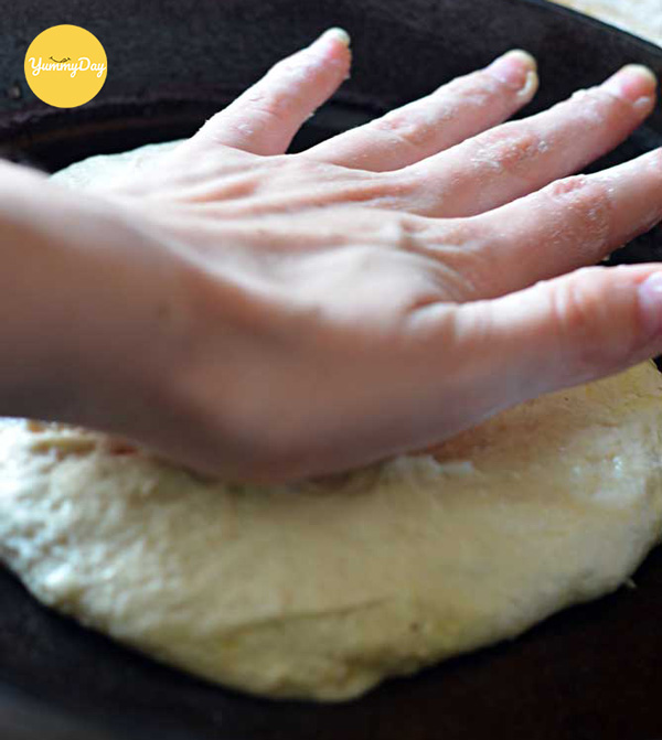 Tiến hành tạo hình đế bánh