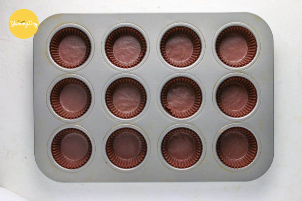 Lót sẵn giấy nướng bánh cupcake