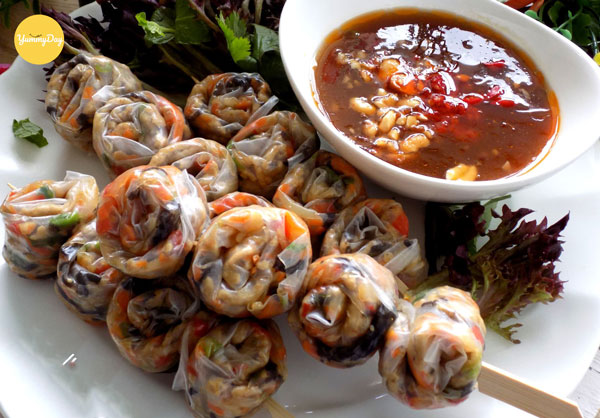 Tiến hành làm món bánh tráng lụi mắm me nào