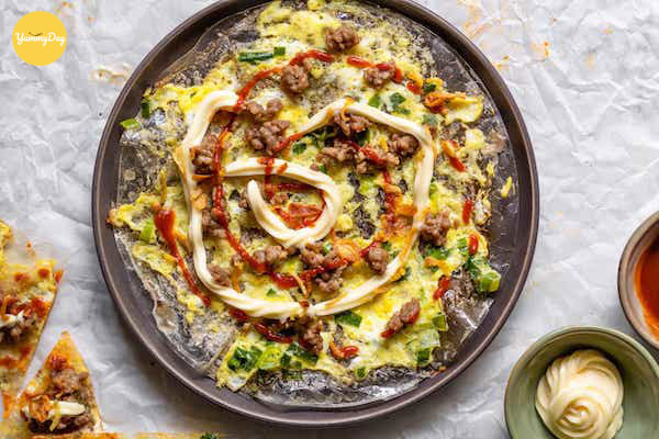 Bánh tráng nướng bằng chảo thực hiện đơn giản nhưng cực ngon