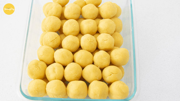 Vo đậu xanh thành những viên to tròn