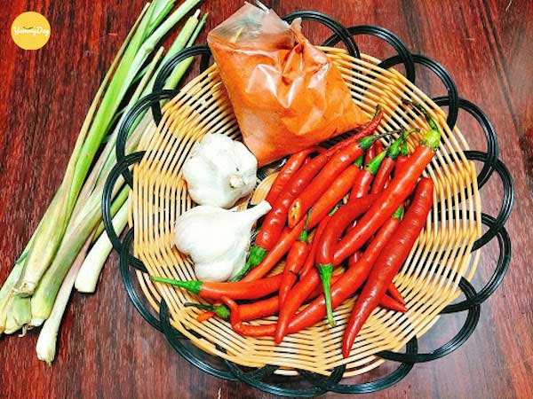 Nguyên liệu đơn giản làm món Cá đuối xào lăn