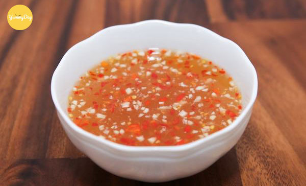 Làm nước mắm dừa