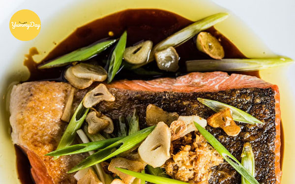 Thành phẩm món cá hồi nướng xì dầu đậm đà