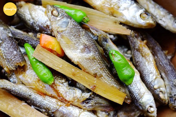 Món cá linh kho mía đặc sản miền Tây