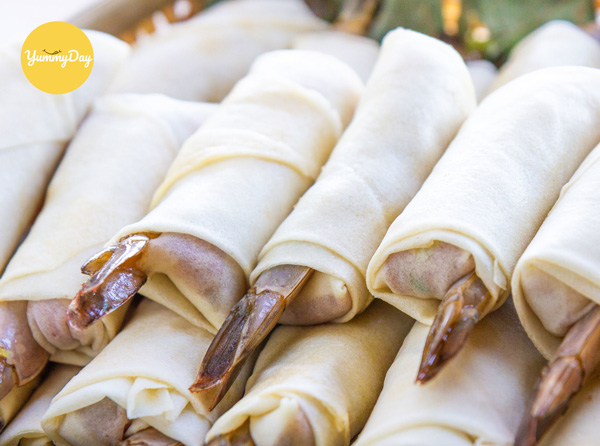 Chả giò đã sẵn sàng đem đi chiên