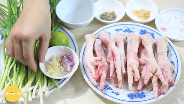 Nguyên liệu chính cho món chân gà hấp hành
