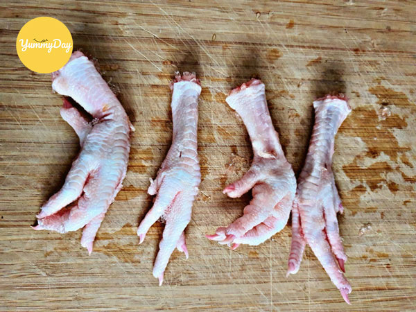 Hướng dẫn làm chân gà xào cay