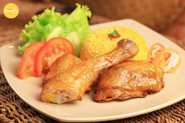 Món cơm chiên gà xối mỡ chuẩn vị