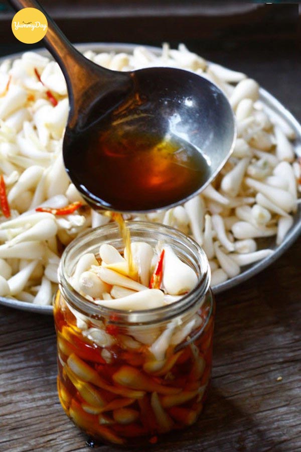 Làm nước mắm đường ngâm củ kiệu