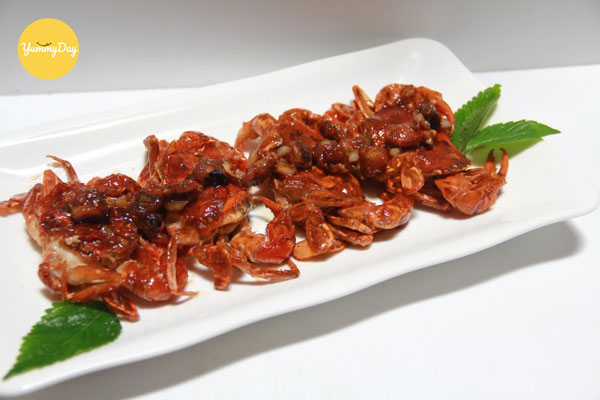 Cua lột chiên bột lại sốt cùng me chua ngọt