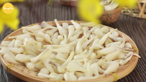 Làm sạch củ kiệu