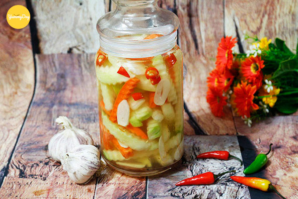 Ngâm su hào cà rốt trong lọ thuỷ tinh