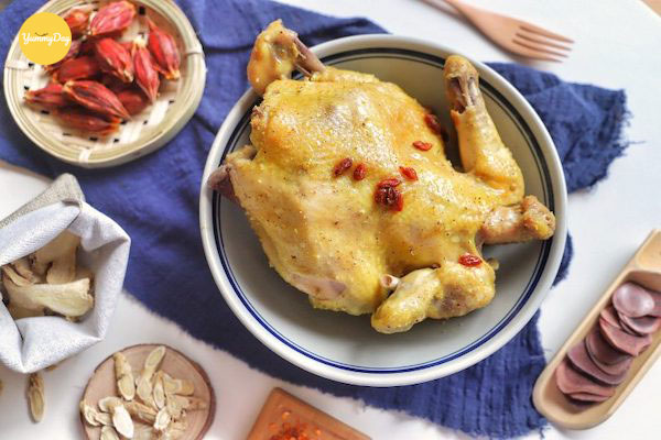 Cách làm gà hấp rượu cũng không quá phức tạp