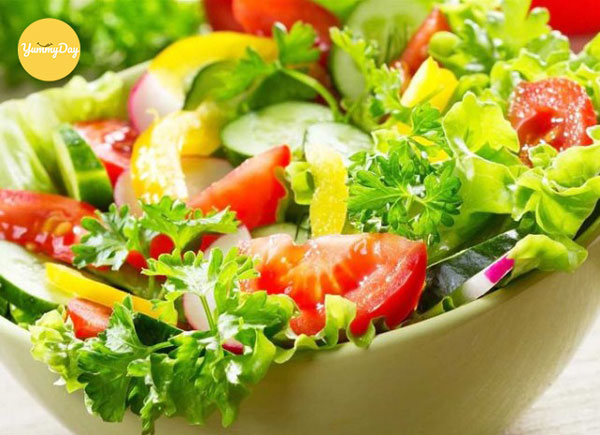 salad ăn kèm gà nướng phô mai là ngon tuyệt