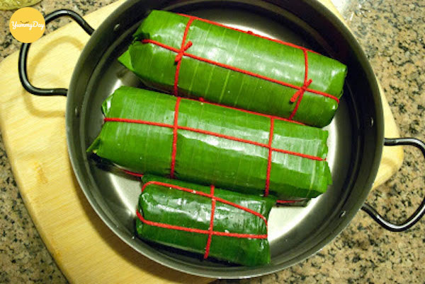 Đem giò lụa đi luộc.