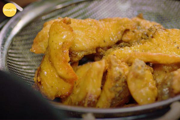 Để cá rô phi ráo dầu