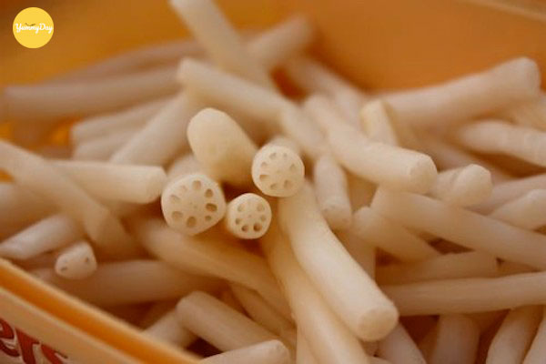Chuẩn bị khoảng 300 gr ngó sen