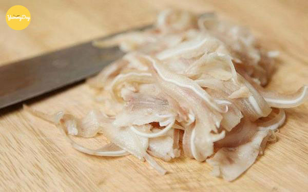 Tai heo được thái vừa ăn
