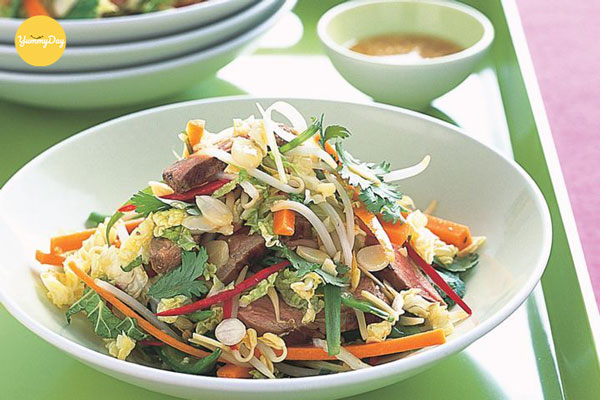 Bắt tay vào làm gỏi vịt bắp cải thôi nào