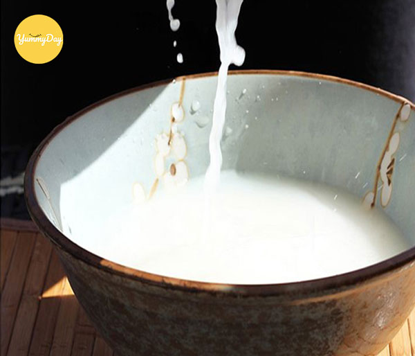 Nước gạo cùng với ớt xắt và muối là bí kíp ngàn đời giúp làm sạch hến