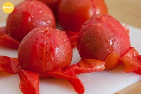 Lột lớp vỏ bên ngoài chỉ lấy phần thịt làm mứt