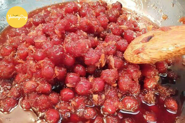 Sên chùm ruột với sốt đường cay