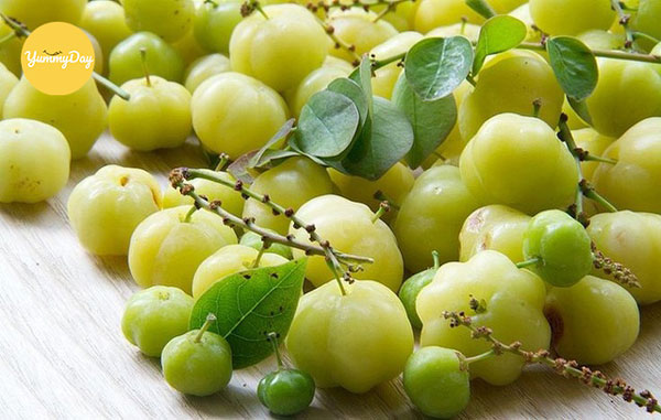 Nguyên liệu là những trái chùm ruột tươi ngon
