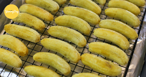 Phơi chuối nguyên trái