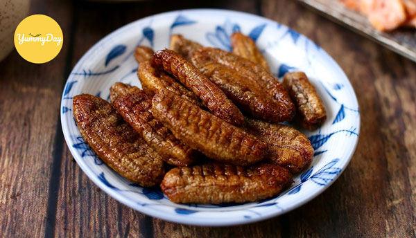 Mứt chuối dẻo nguyên trái ăn đã cái nư