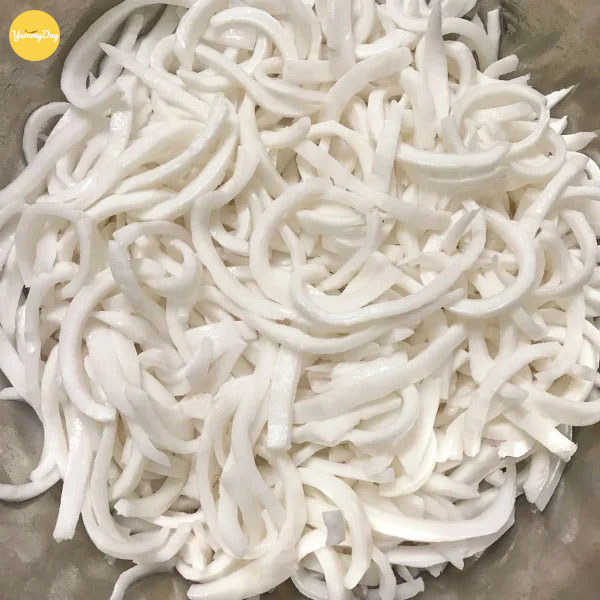 Cơm dừa sau khi được bào