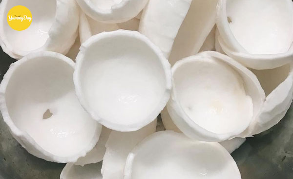 Chuẩn bị 1 cân cơm dừa