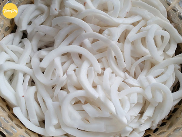 Bào cơm dừa thành sợi