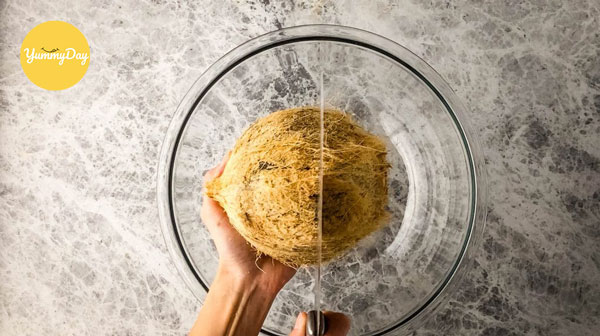Sơ chế trái dừa