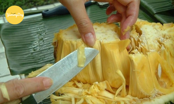 Tiến thành bóc tách lấy múi mít