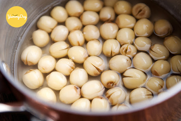 Đem hạt sen đi luộc