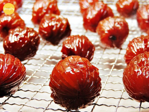 Những viên mứt táo óng ánh đẹp mắt