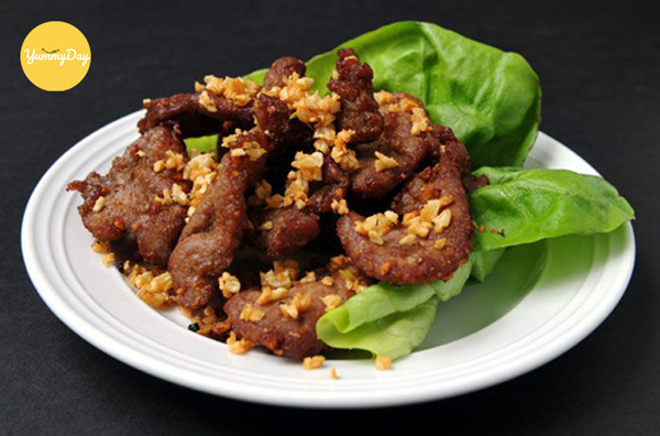 Món nầm lợn chiên tỏi ớt