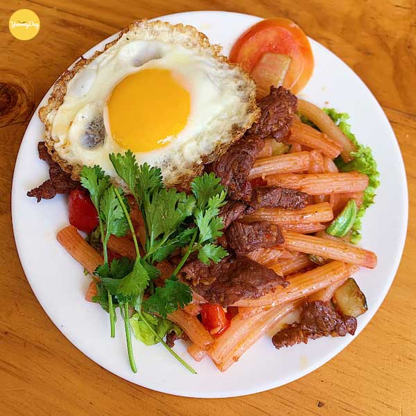 Cách làm nui xào bò trứng thơm ngon