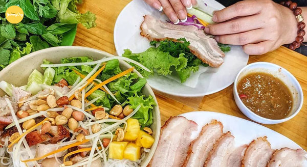 Ăn món bánh tráng cuốn thịt heo sao cho ngon nhất