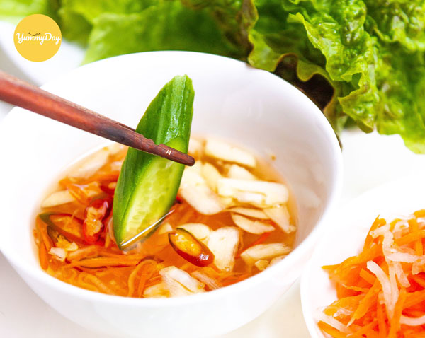 Nước mắm tỏi ớt ăn bún chả giò