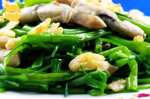 Ốc móng tay xào rau muống cực hấp dẫn