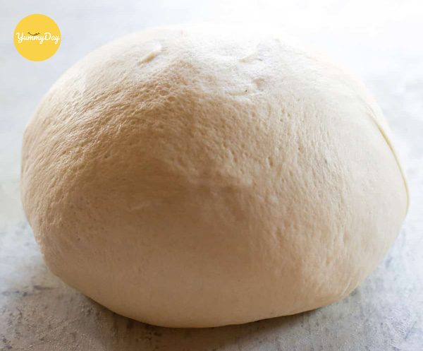 Chuẩn bị làm đế bánh pizza