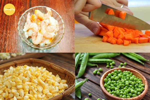 Bạn cho cà rốt và đậu Hà Lan, bắp hạt vào nấu cùng