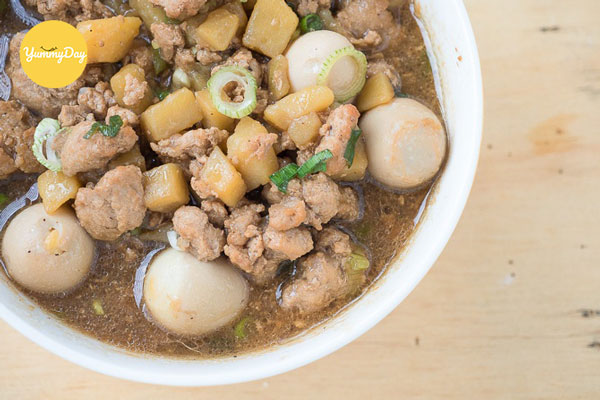 Món thịt kho trứng cút nước cốt dừa siêu đưa cơm