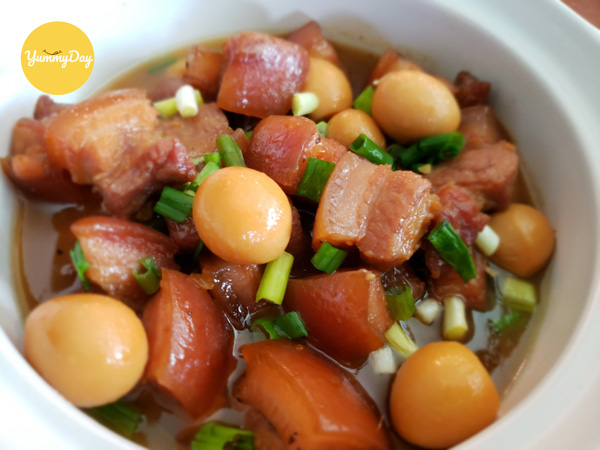 Thịt kho trứng cút chuẩn không cần chỉnh