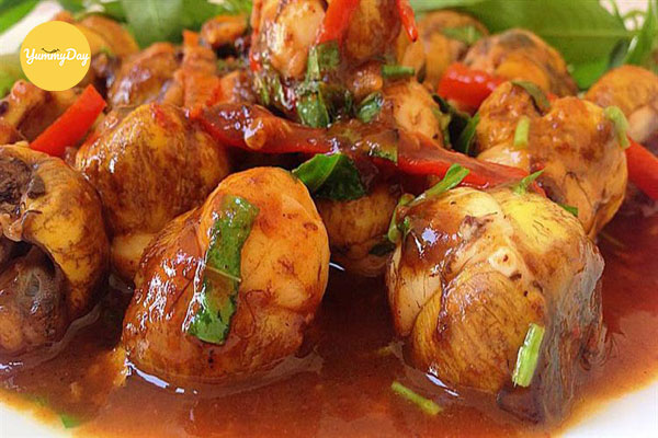Lưu ý khi ăn trứng cút lộn xào me